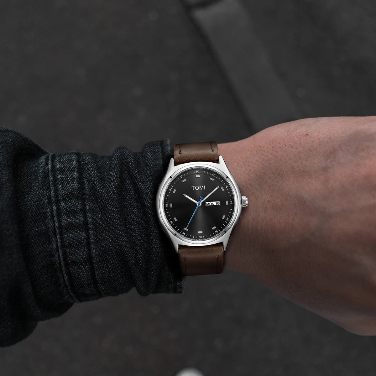 Minimalist Business Quartz Watch – Clean Look. Daily Precision. Unisex Appeal. Stones Men
