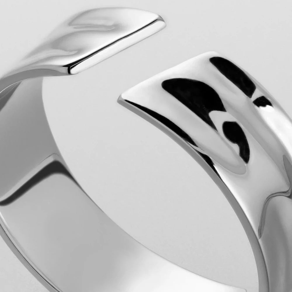 Gold-Plated Wide Ring – Punk Edge. Timeless Shine. Stones Men